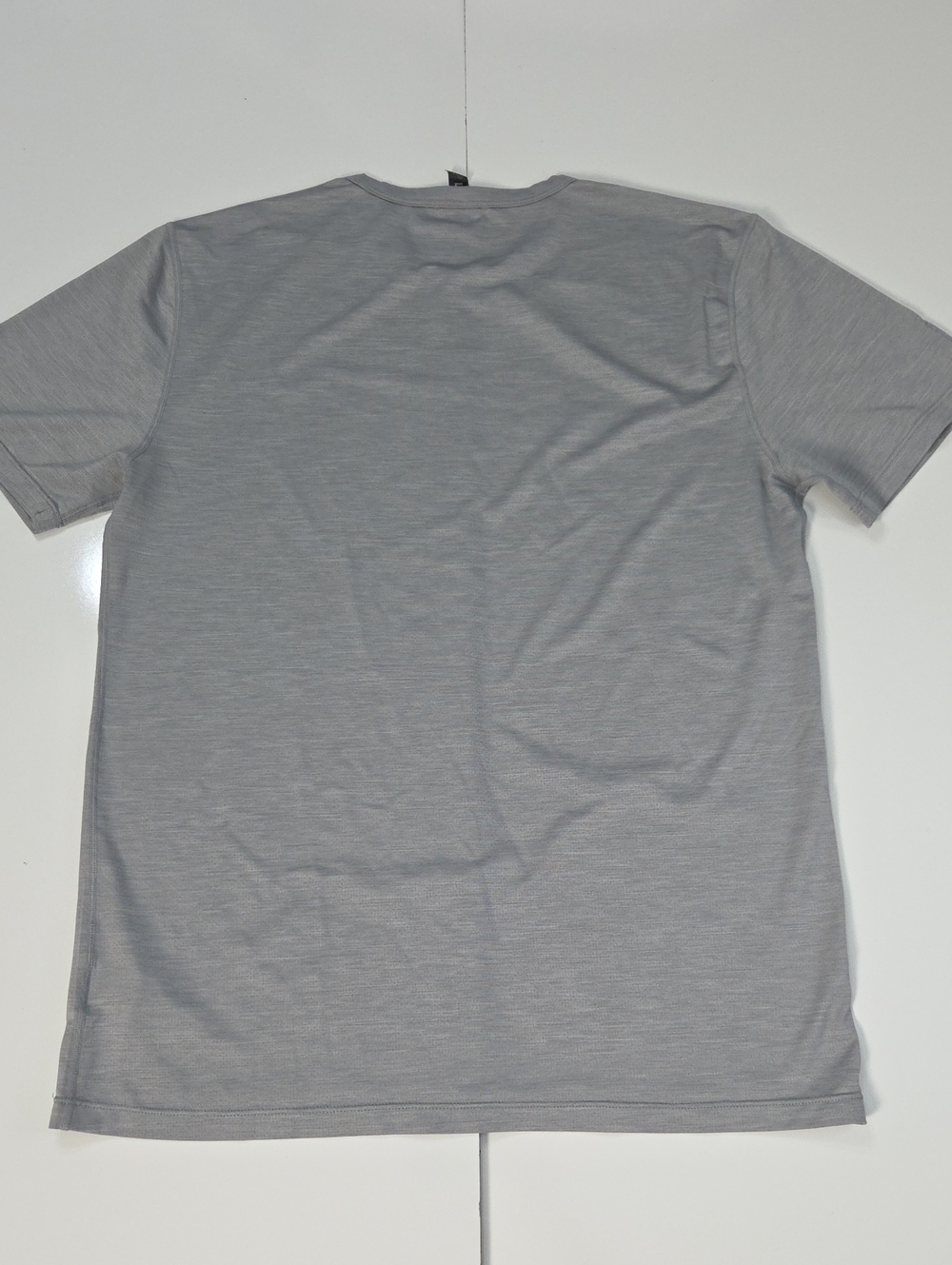 Vuori Zephyr Light Gray Short Sleeve Performance Crew V191 - Picture 10 of 15